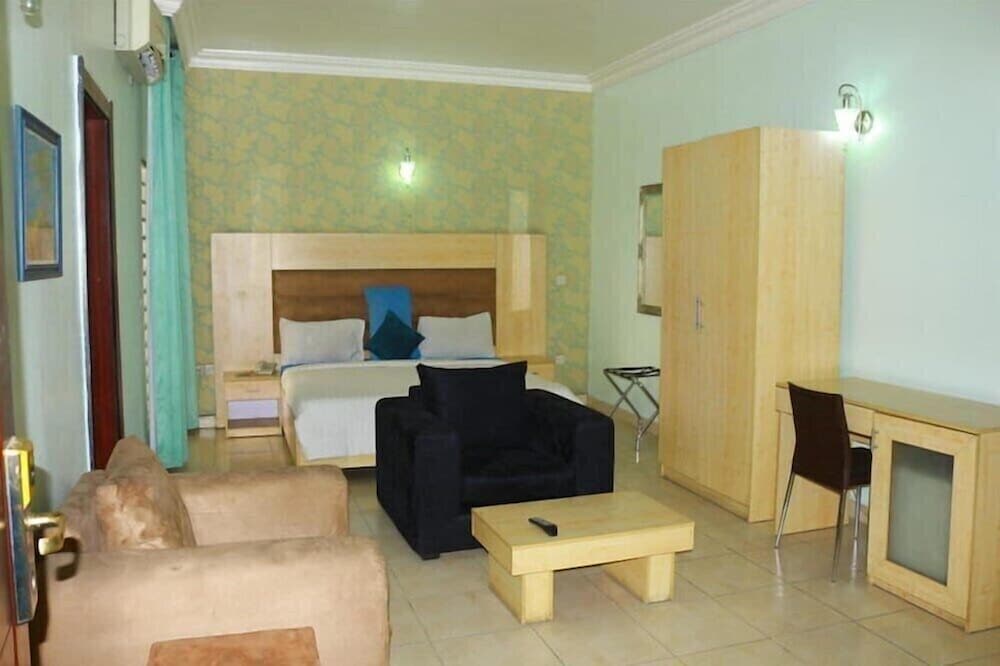 Economy Room, Balcony, City View photo 3