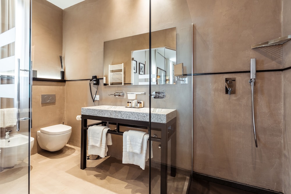 Luxury Suite, with hot tub and sauna photo 3