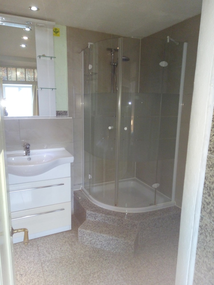 Standard Double Room, Private Bathroom photo 3