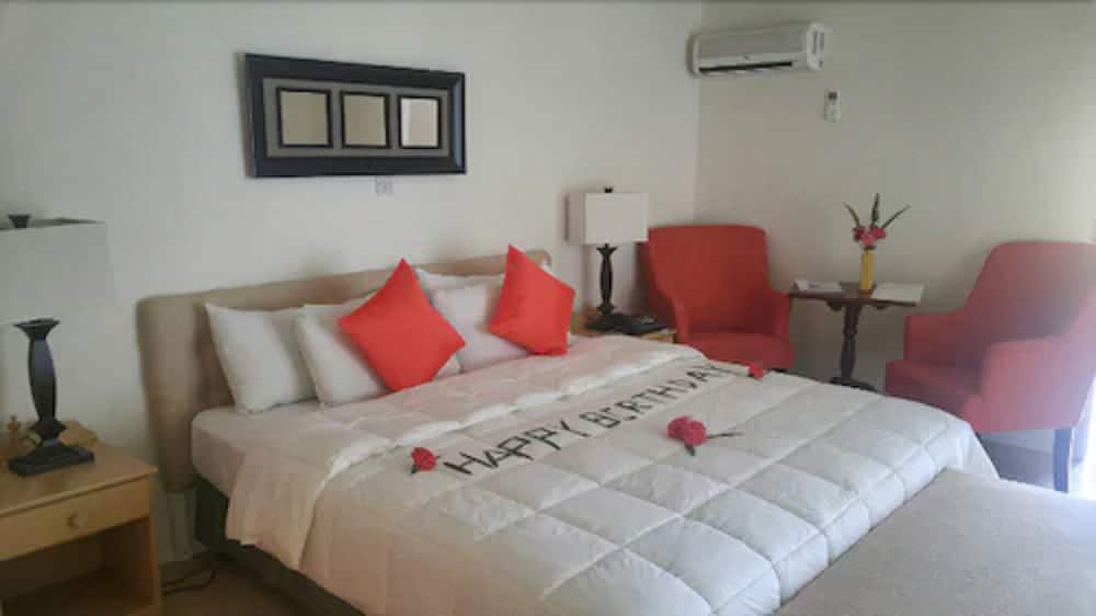 Room, 1 King Bed, Oceanfront photo 3