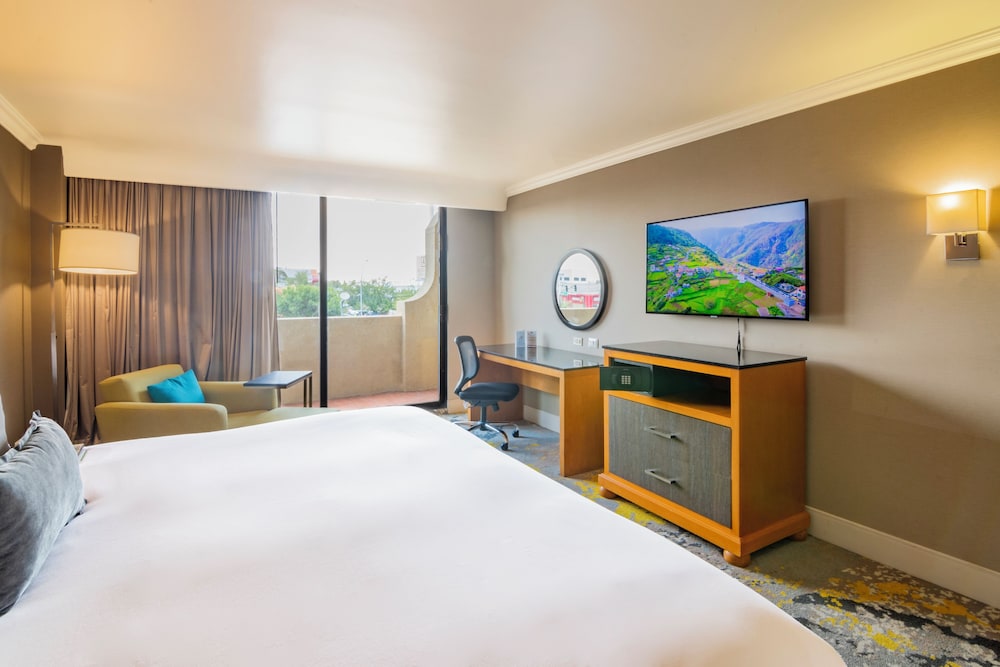 Deluxe Room, 1 King Bed, Balcony - Photo 6