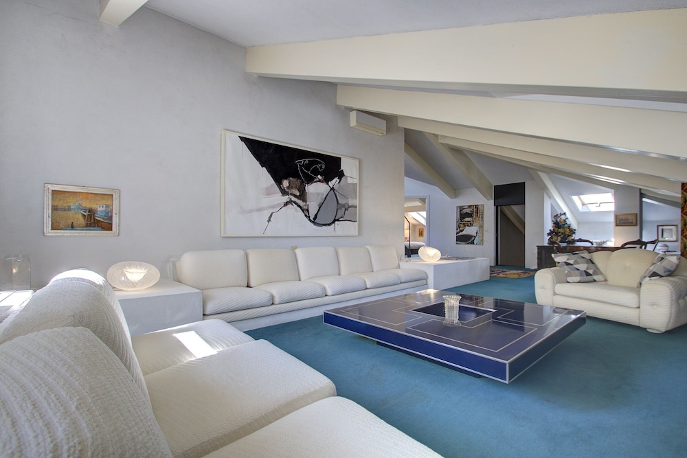 Classic Apartment, 2 Bedrooms photo 1