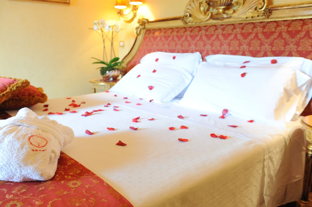 Deluxe Room - Photo 2