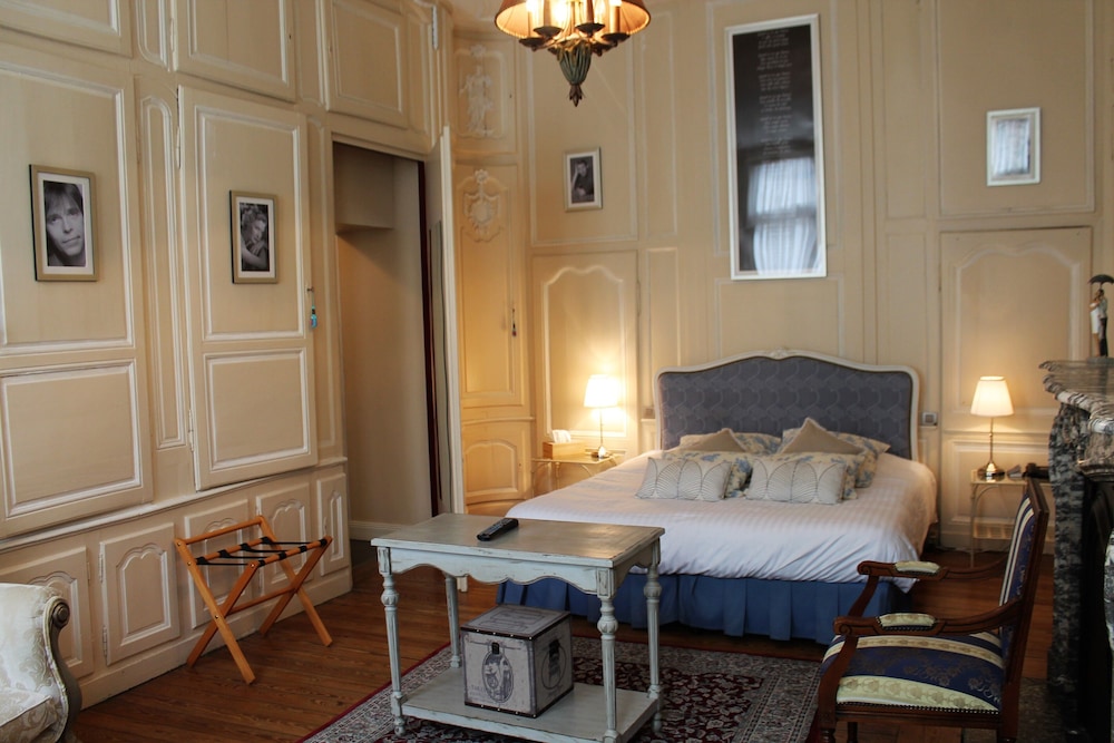 Classic Double or Twin Room, 1 King Bed, Accessible (Elegance) photo 3