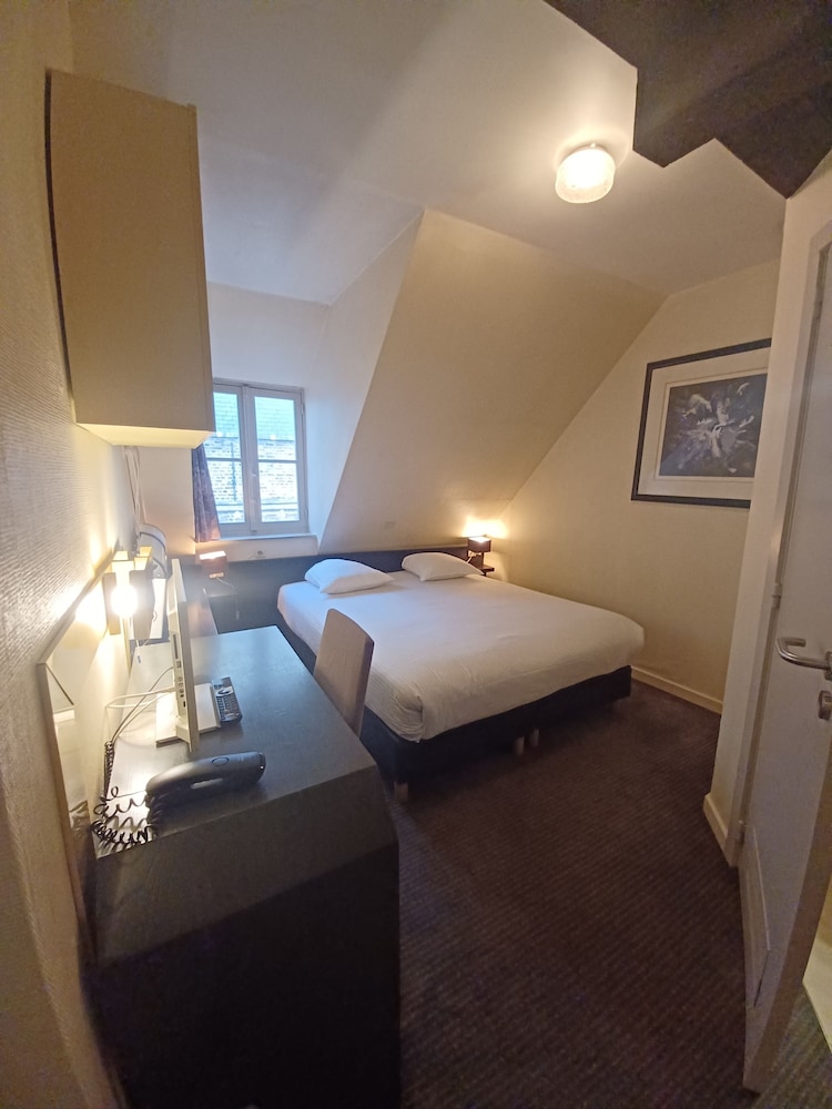 Standard Double Room - Photo 17