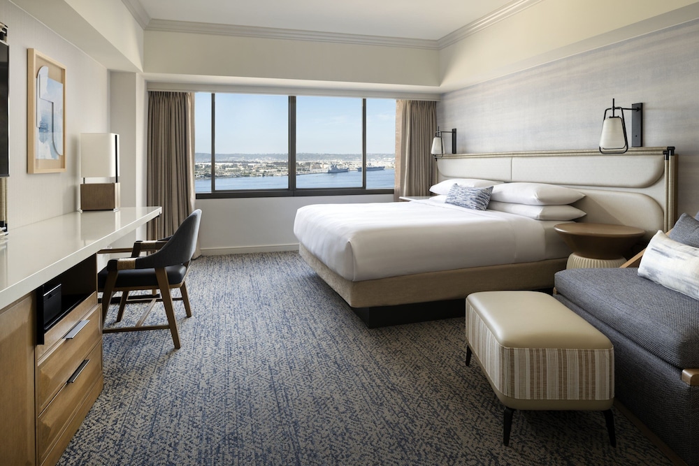 Concierge Room, Deluxe Room, 1 King Bed with Sofa bed, Bay View - Photo 1