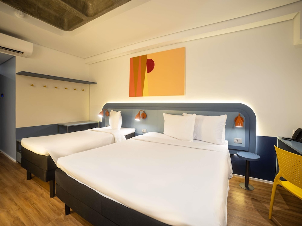 Standard Room, Multiple Beds thumbnail 6