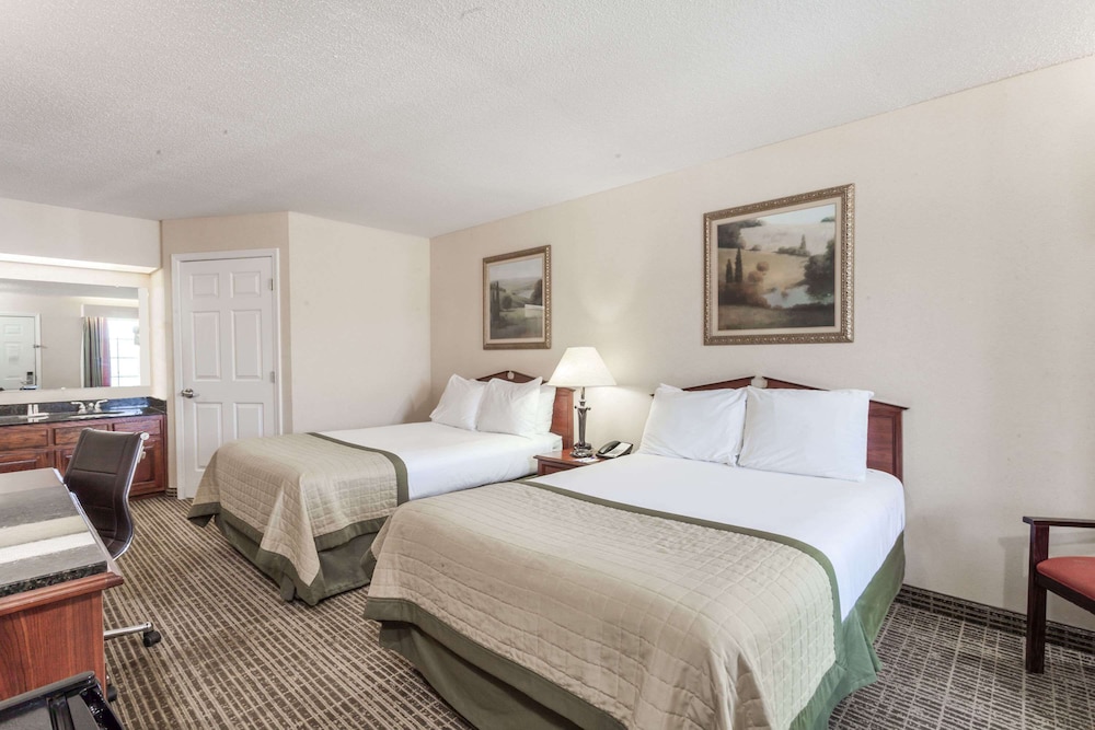Room, Accessible photo 1