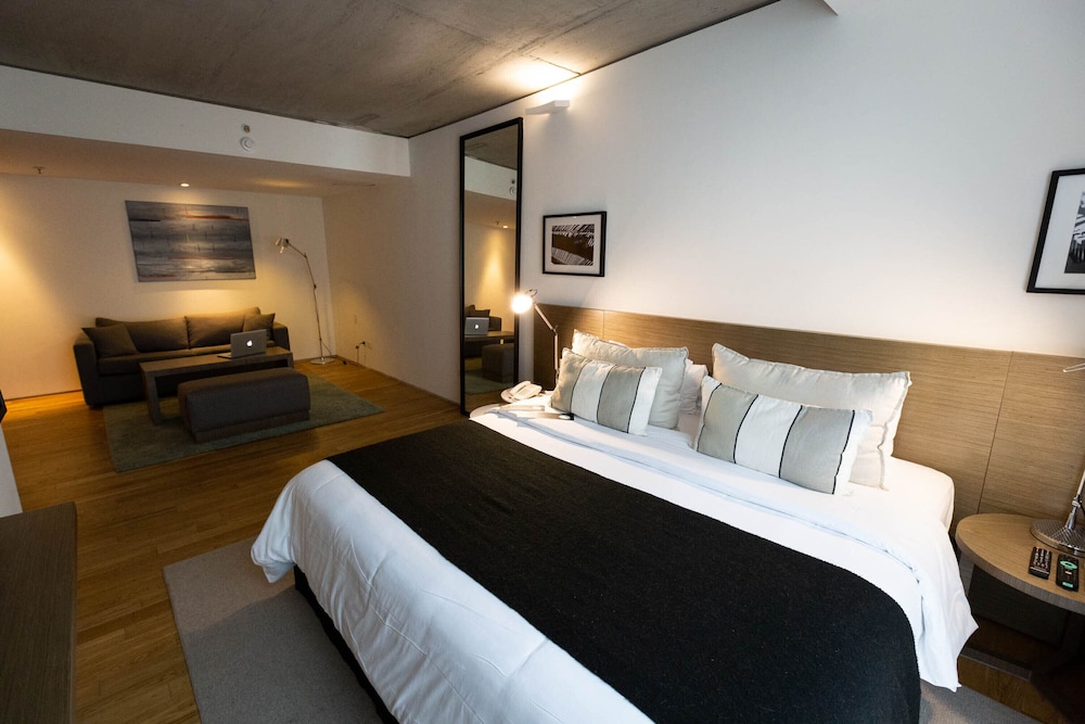 Suite, 1 Queen Bed