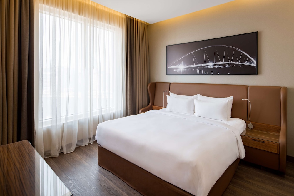 Suite, 1 Bedroom (Canal View Lounge Access)