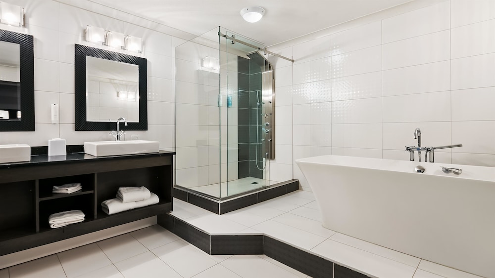 Suite, 1 King Bed, Non Smoking, Jetted Tub (Atrium) - Photo 10