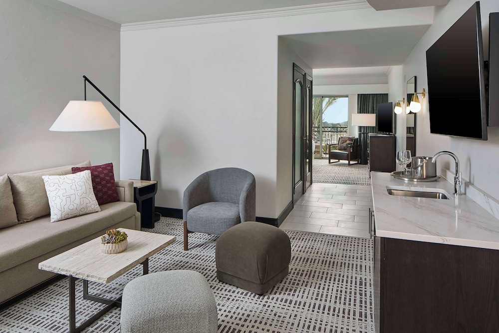 Suite, 1 Bedroom, Balcony - Photo 5