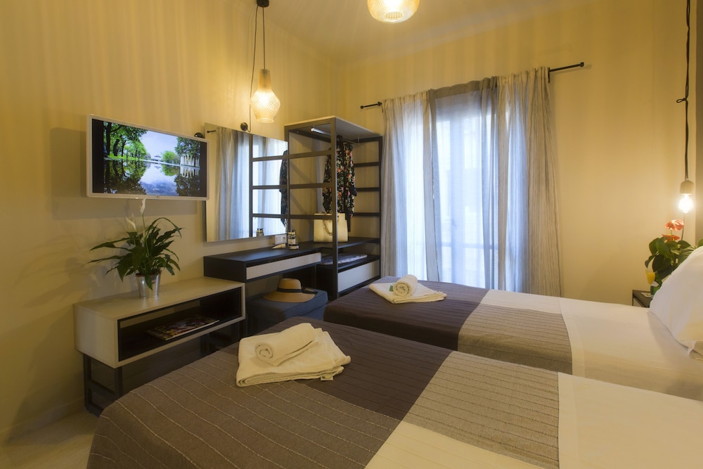 City Studio Suite, 1 Bedroom, Private Bathroom, City View photo 2
