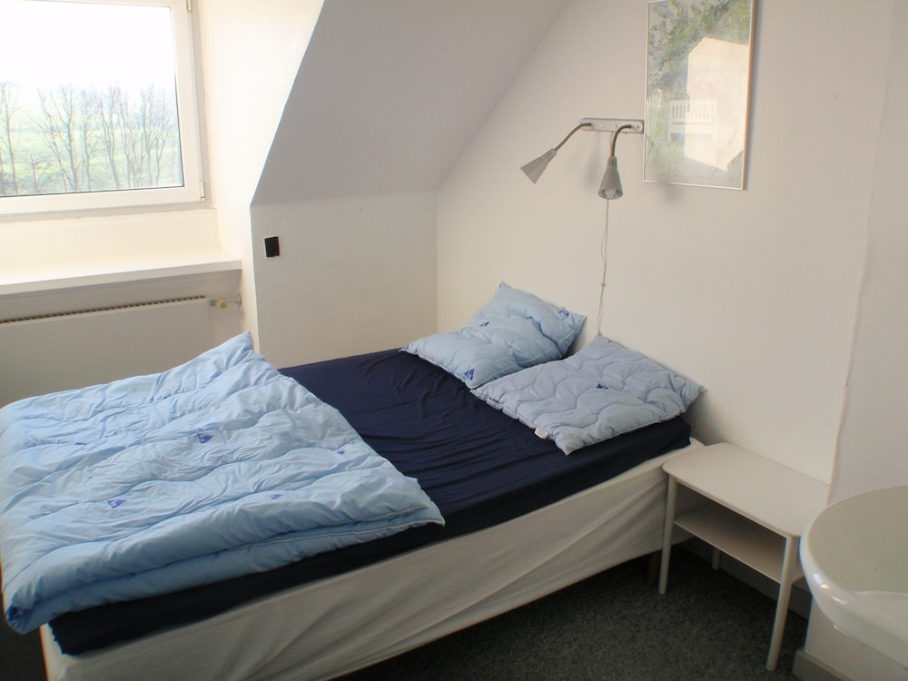 Double Room, Shared Bathroom (with sink - linen excluded) photo 1
