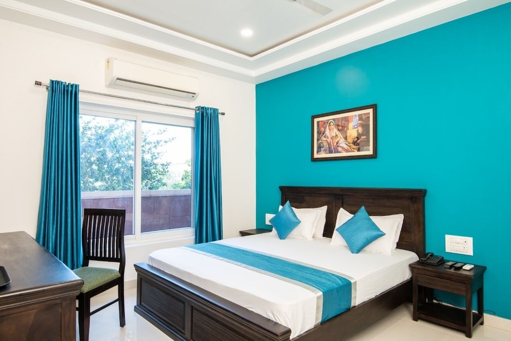 Luxury Double Room, 1 King Bed, Smoking photo 2