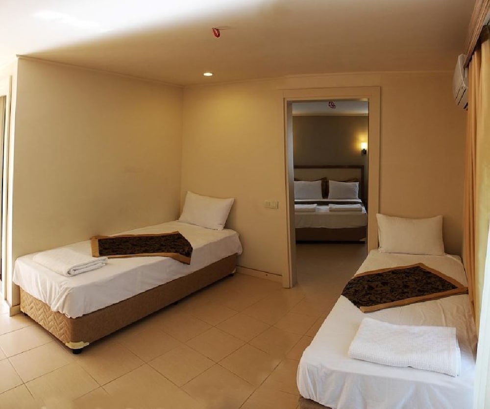 Standard Triple Room photo 3