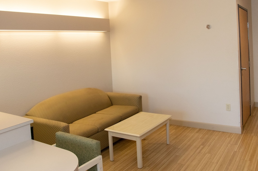 Studio Suite, 1 Queen Bed, Accessible, Non Smoking - Photo 5