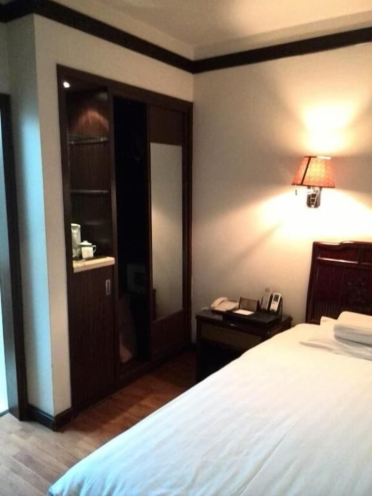 Single Room, No Windows photo 1