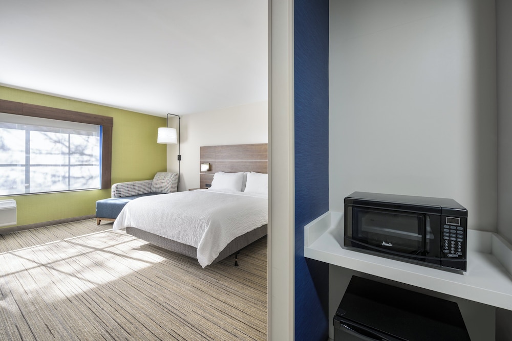 Standard Room, 1 King Bed, Accessible (Mobility, Roll-In Shower) photo 3