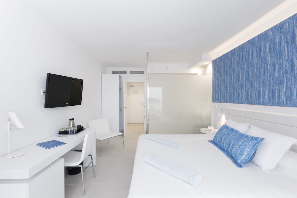 Room with frontal view of the sea (Panoramic Building) thumbnail 5