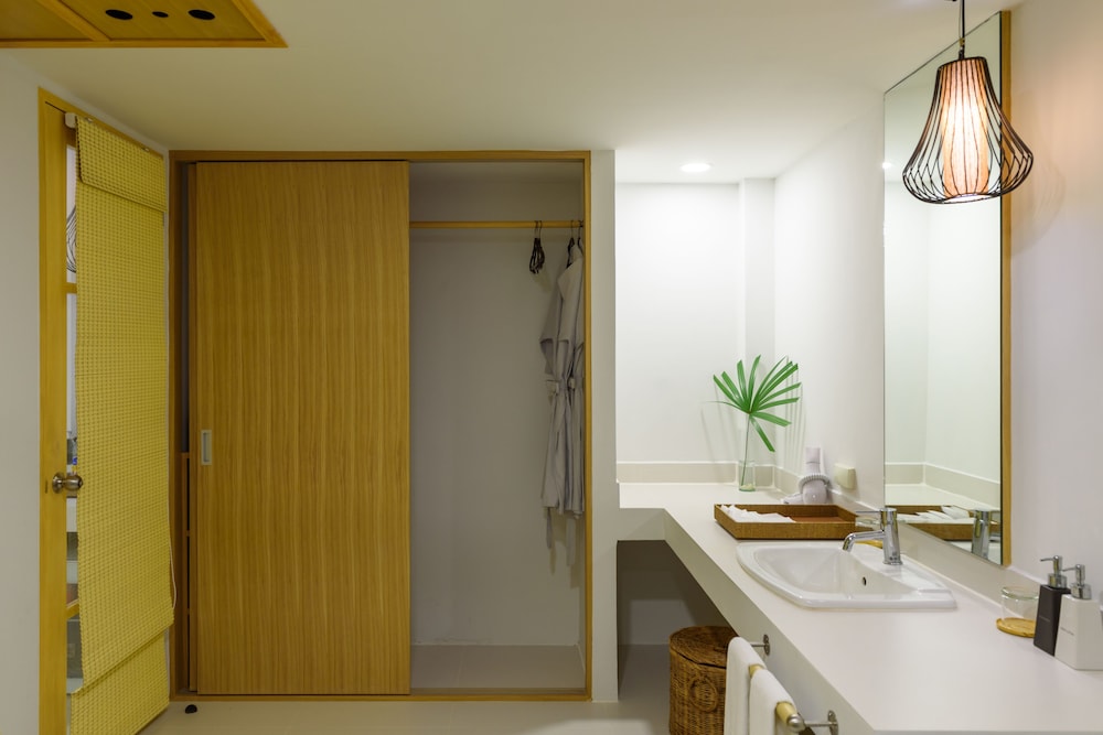 Deluxe Triple Room, Multiple Beds, Garden View - Photo 11