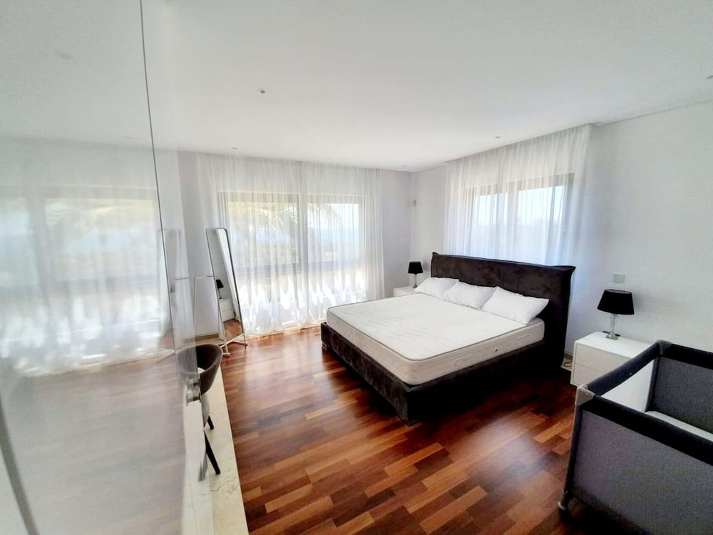 Villa photo 1