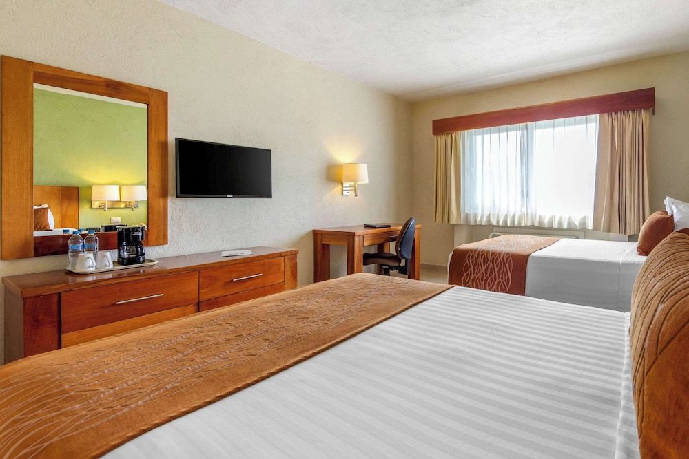 Suite, Non Smoking (2 Rooms, 2 Double beds with Sofa bed) - Photo 5