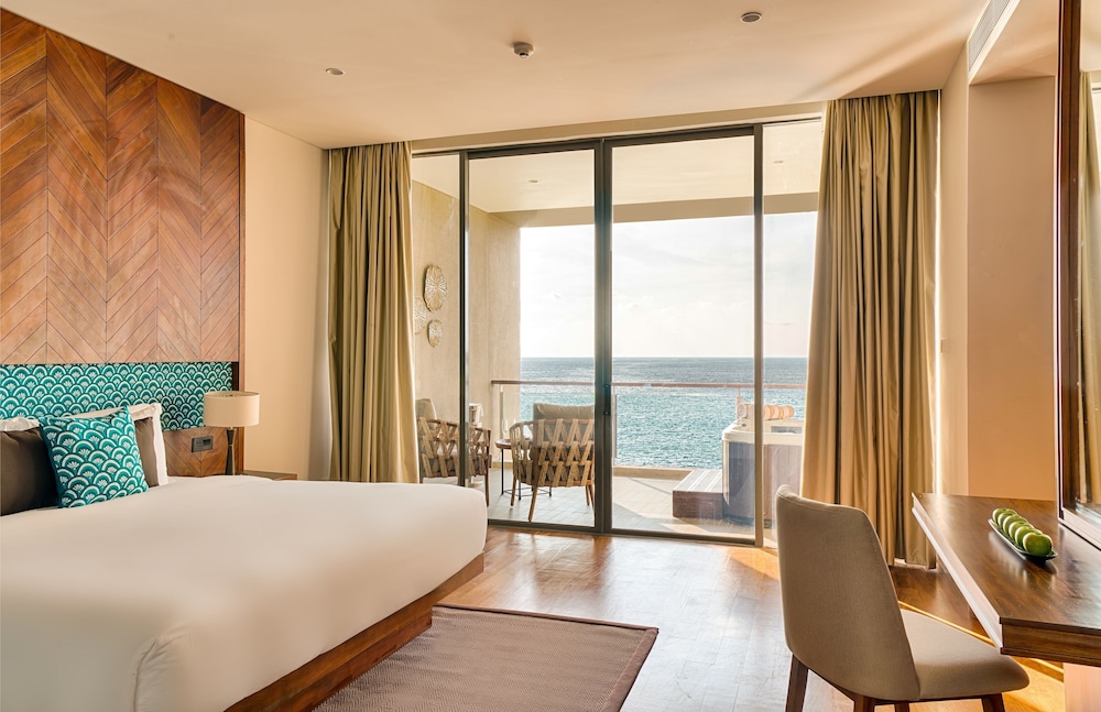 Junior Suite, 1 King Bed, Jetted Tub, Ocean View