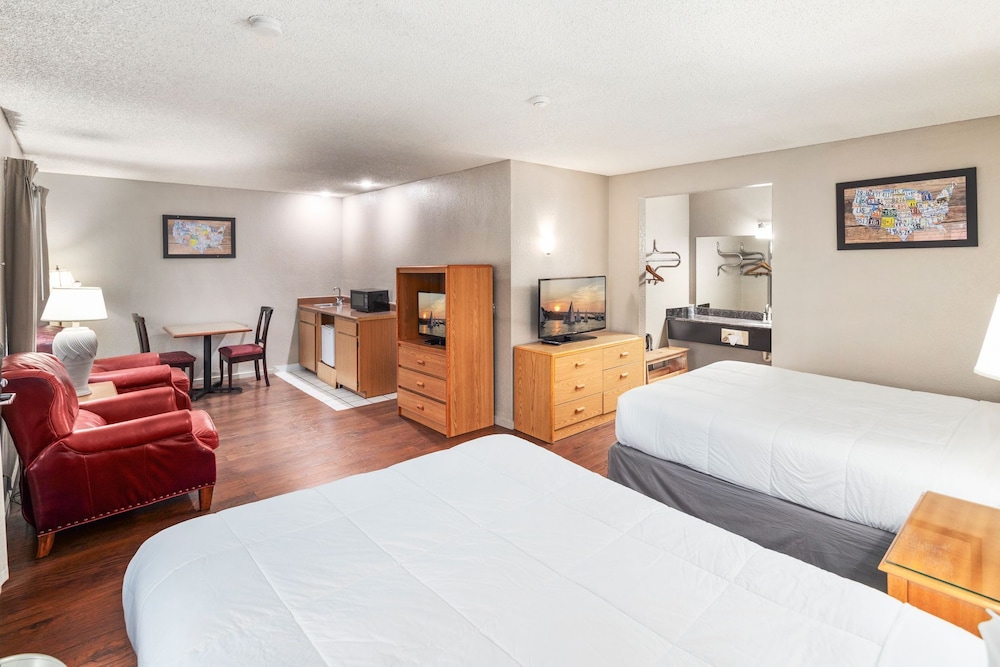 Suite, 2 Queen Beds - Photo 4