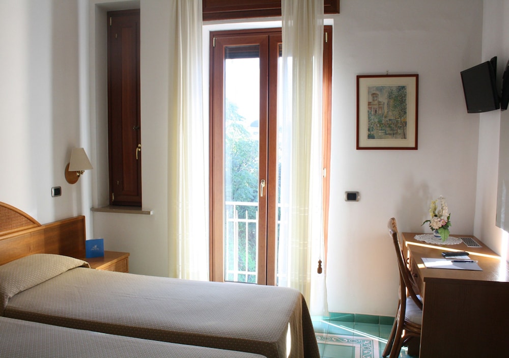 Twin Room, Partial Sea View - Photo 3