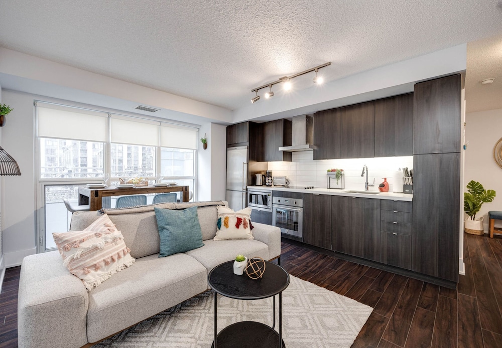Design Condo, 3 Bedrooms, Non Smoking, City View