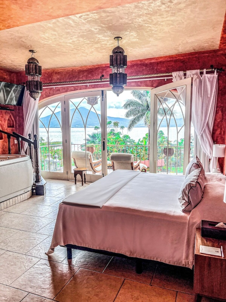 Superior Suite, Lake View, Lakeside