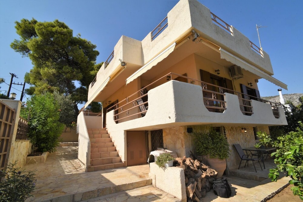 Villa, Smoking photo 3