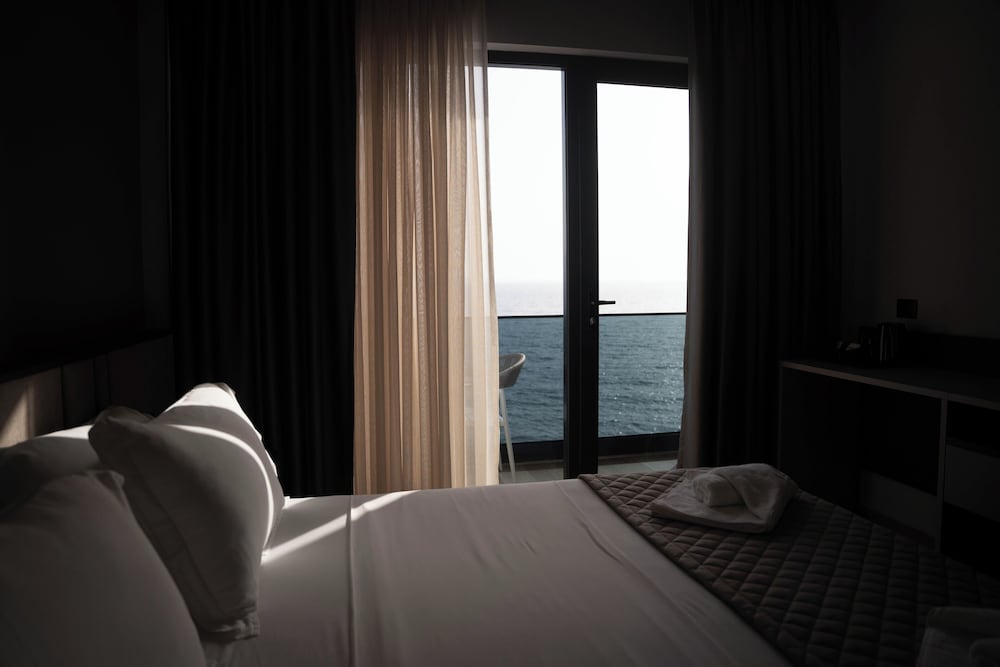 Deluxe Double Room, Balcony, Sea View photo 2
