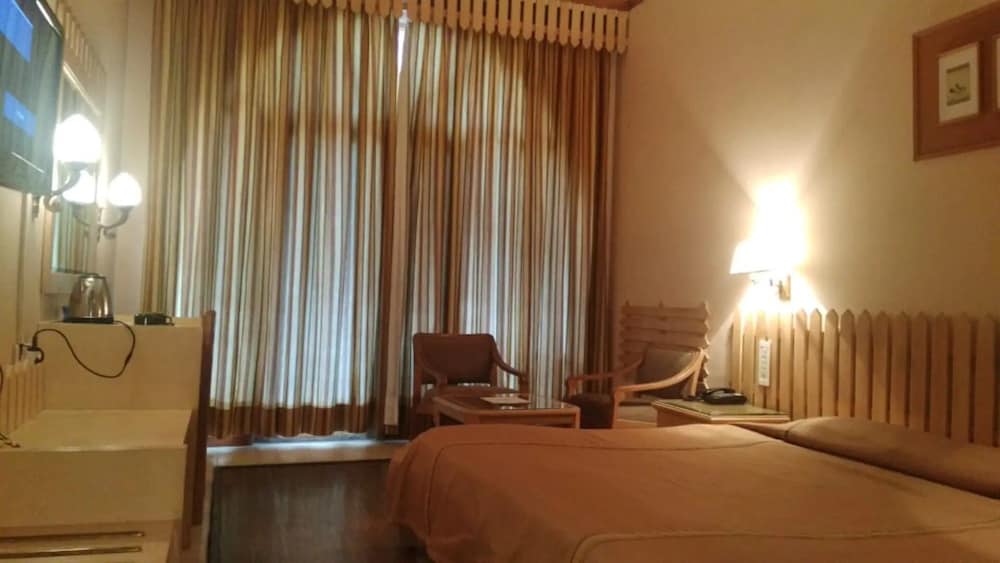 Regency Room - Photo 3