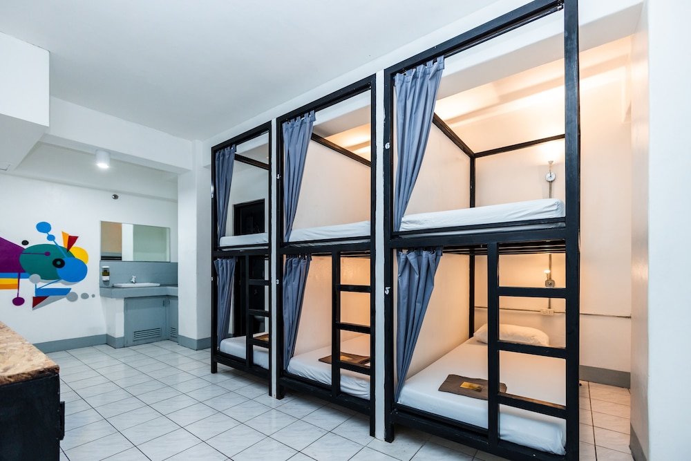 1 Bed in Standard 6-Bed Dorm photo 1
