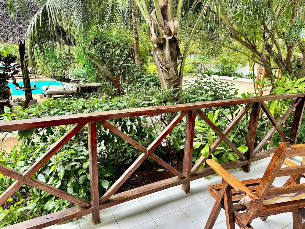 Standard Double Room, Pool View photo 3