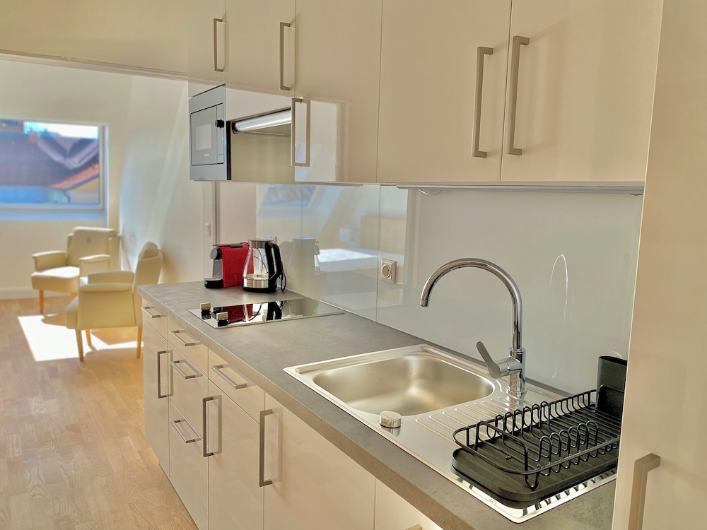 Premium Apartment, 1 Queen Bed, Non Smoking, Kitchen photo 3