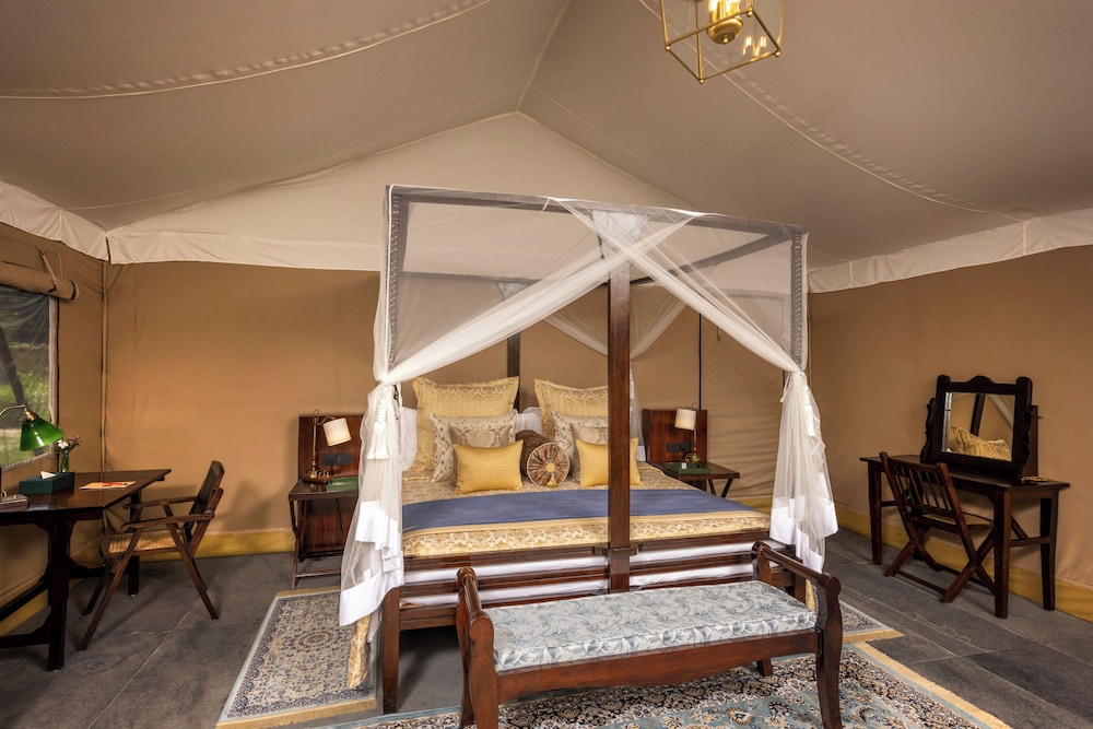 Luxury Tent with King Bed and Private Sitout photo 3