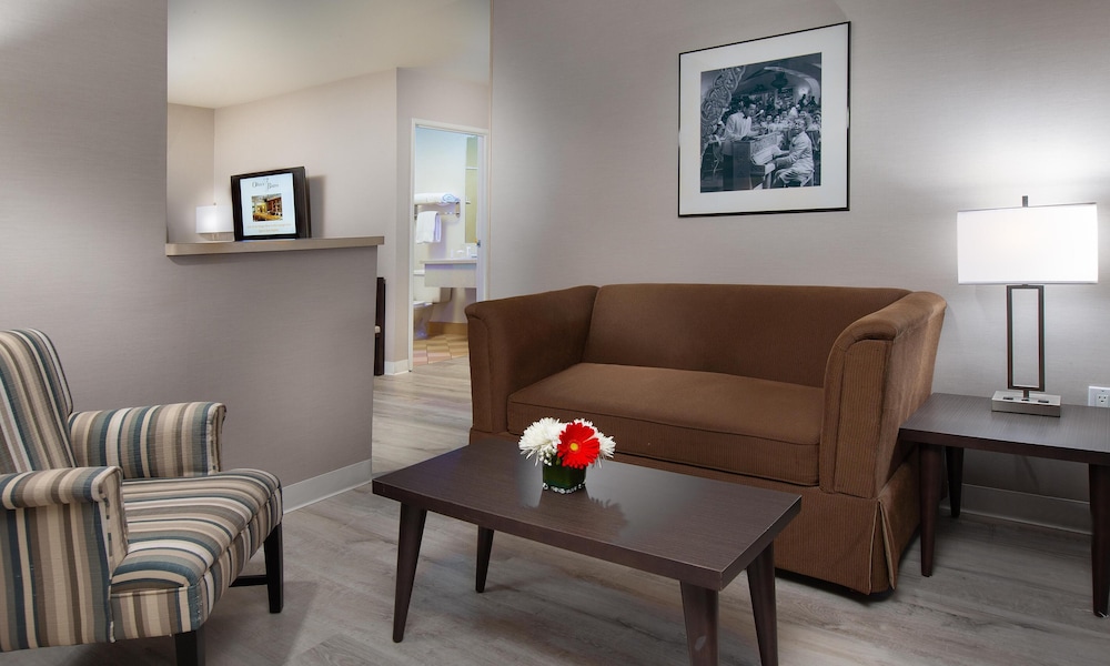 Suite, 1 King Bed (Coast Premium King Mini Suite) - Photo 2