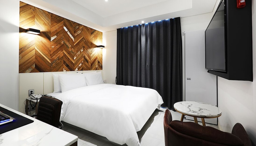 Deluxe Room - Photo 1