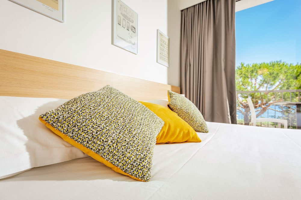 The Comfort Room with Balcony - Photo 3