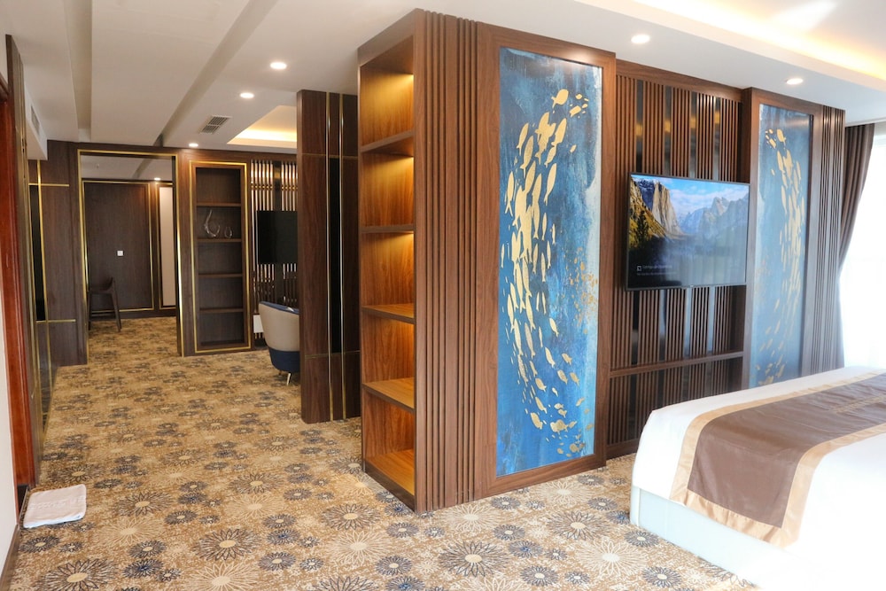 Presidential Double Room, Jetted Tub, City View
