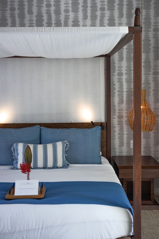 Deluxe Suites photo 2