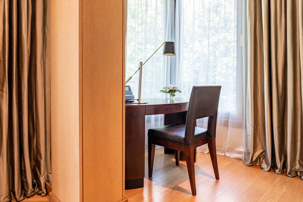 Park, Executive Suite