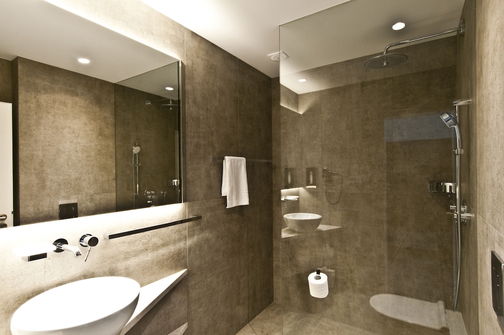Quadruple Room thumbnail 6