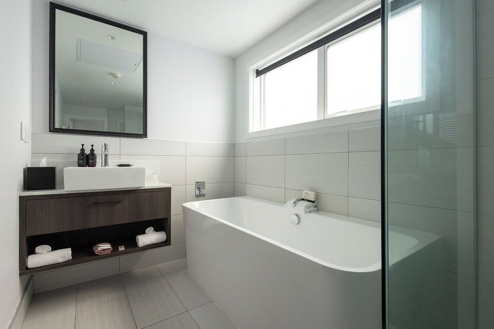 Boutique Suites - Photo 10