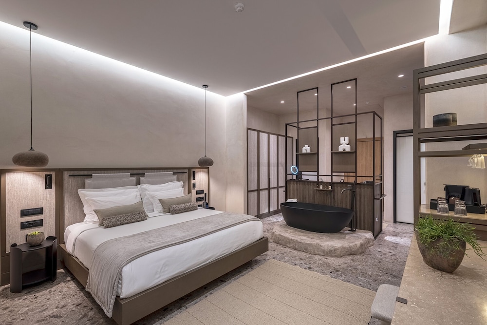 EPIC Junior Suite with Jacuzzi and Garden View - Photo 1