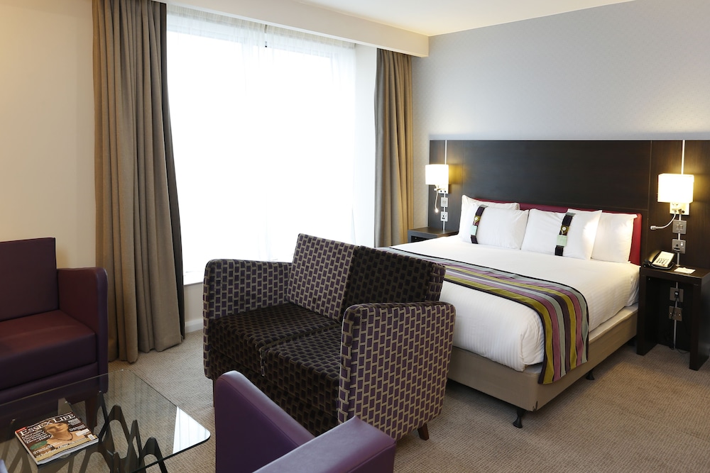 Suite, 1 King Bed (Airport View) - Photo 3