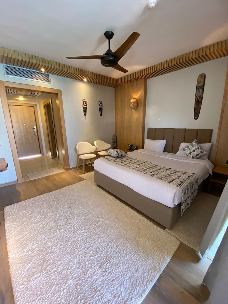 Lagoon Bungalow with Private Jacuzzi photo 3